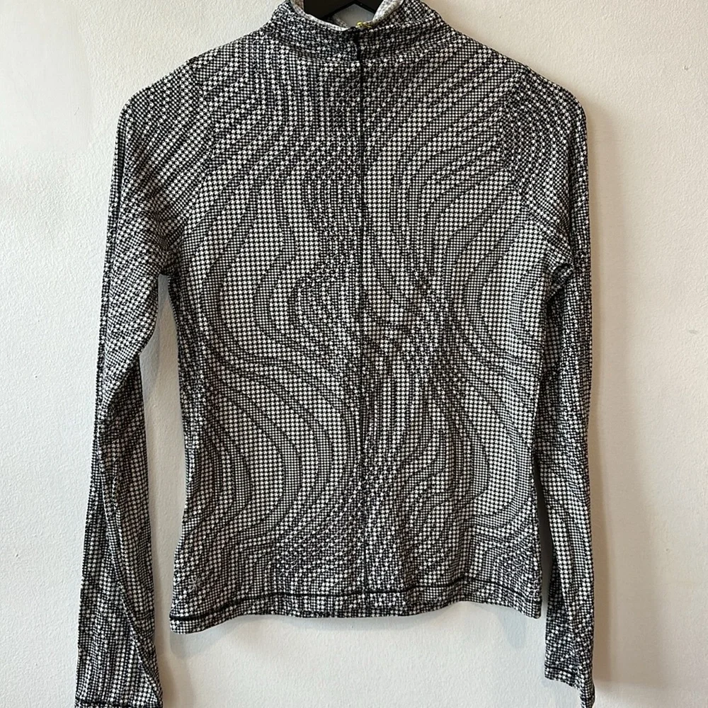 Athleta Girl XL black and white patterned turtle neck long sleeve